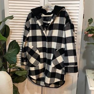 NWT Women’s Buffalo Check Hooded Shacket